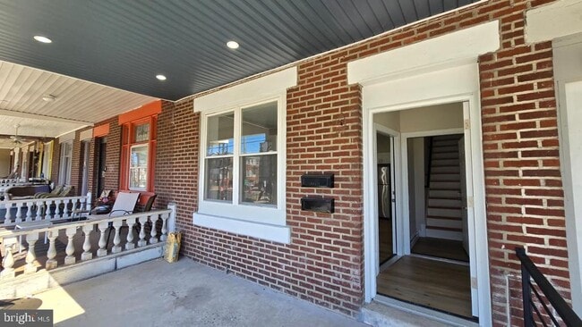 Building Photo - 1207 W Wyoming Ave