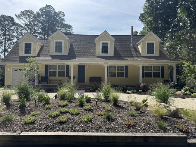 Building Photo - 2094 Fieldcrest Dr