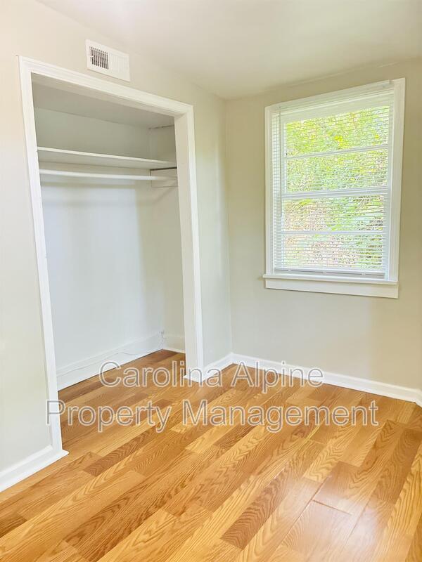 Building Photo - 407 Digh St