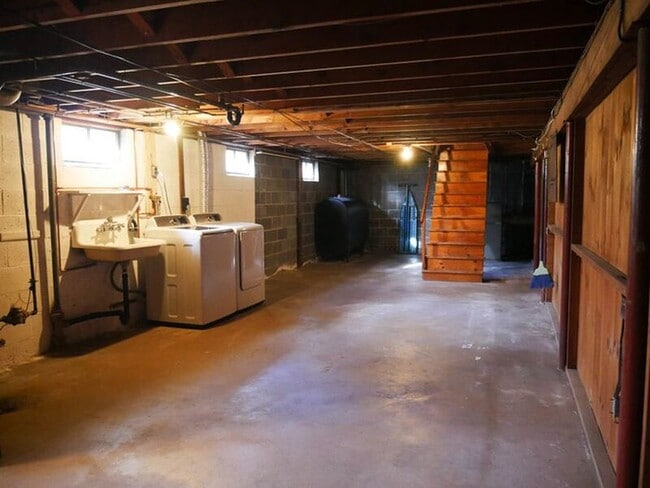 Building Photo - 4 Sunhill Dr