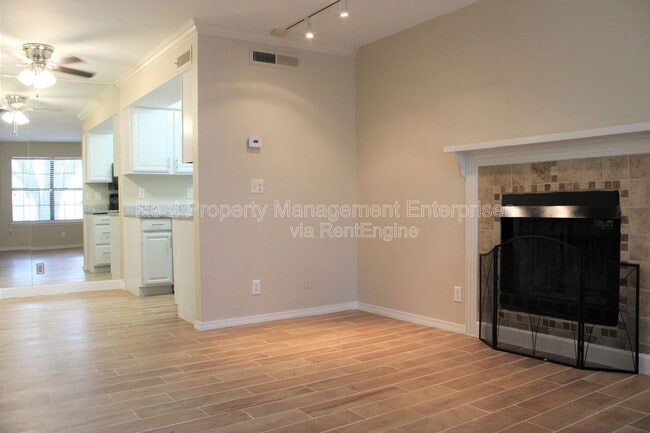 Building Photo - 11130 N Stratford Dr