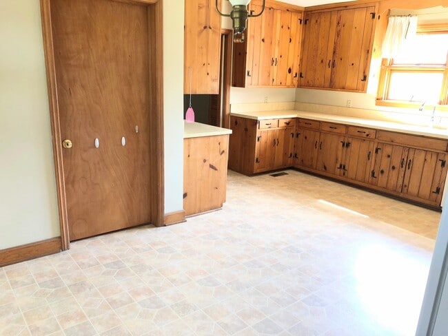 Building Photo - 1619 Jones Blvd