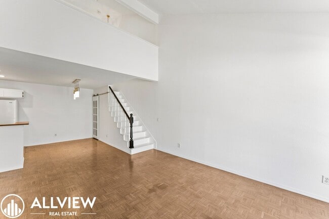 Building Photo - Updated 2 Bed, 1.5 Bath Condo in Gated Crosspointe Village