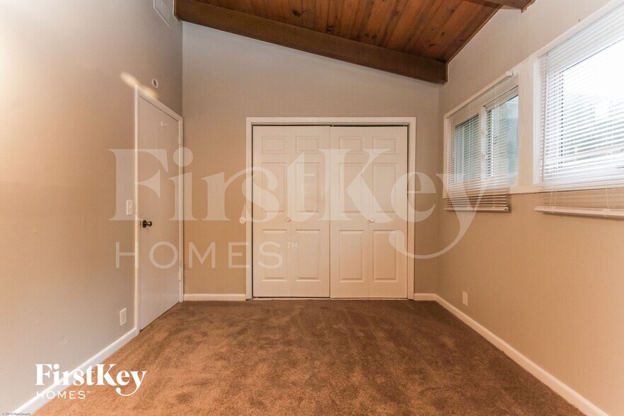 Building Photo - 4913 Victoria Rd