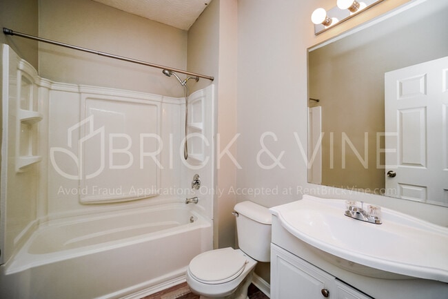 Building Photo - 1658 S Champion Ave