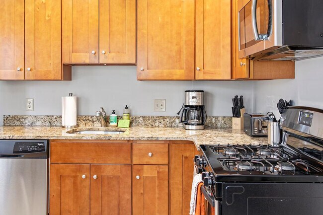 Building Photo - 2 Holden Ct