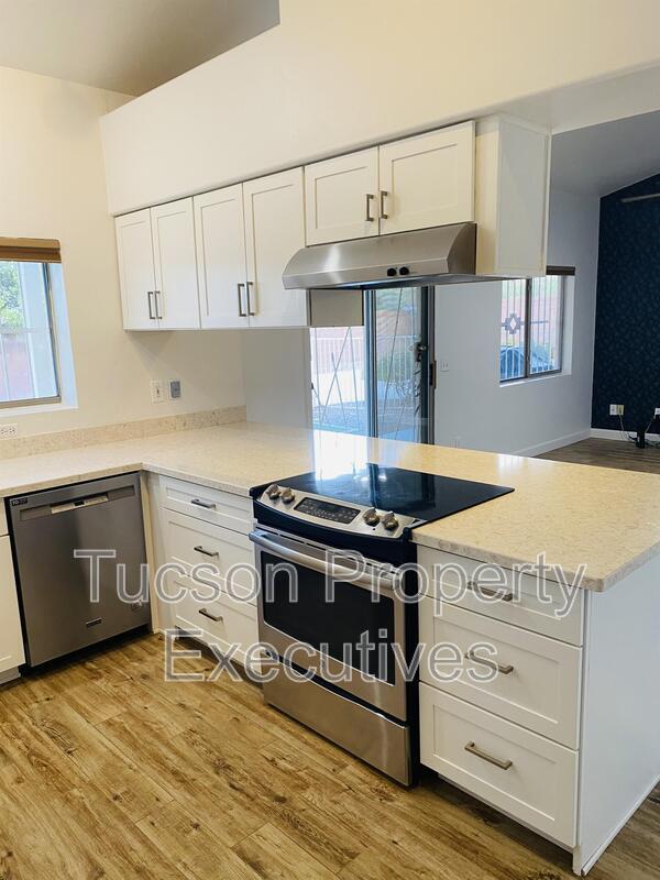 Building Photo - 9599 N Crestone Dr