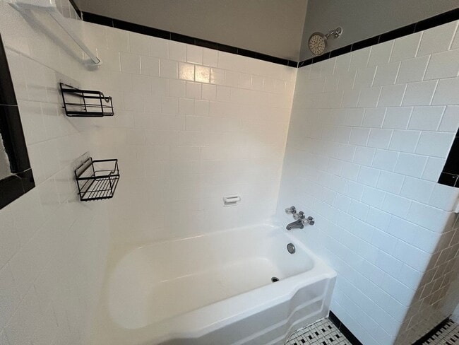 Building Photo - 1124 Bridle Ln