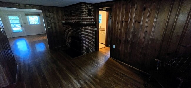Building Photo - Beautifully Maintained Farm House