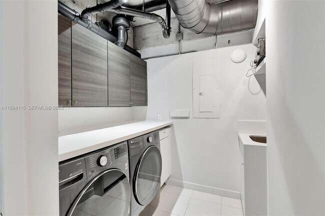 Building Photo - 1749 NE Miami Ct