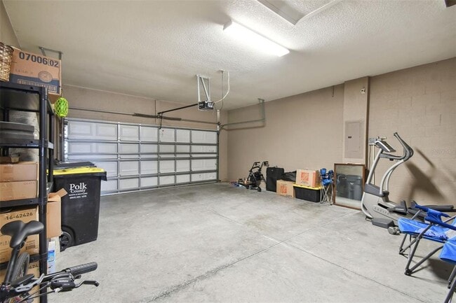 Building Photo - 6841 Bushnell Dr