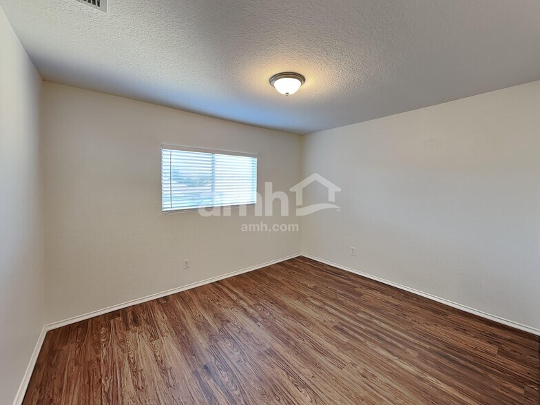 Building Photo - 715 Rodeo Ranch