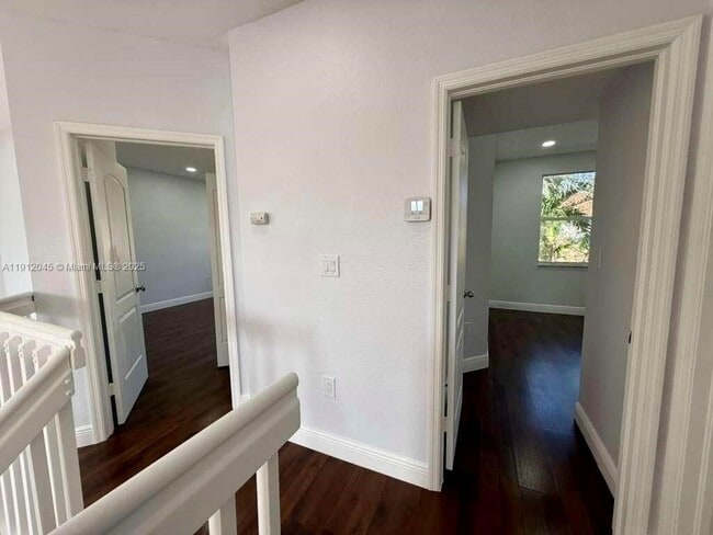 Building Photo - 922 NW 134th Ave