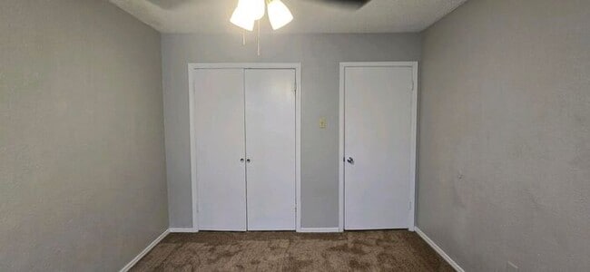 Building Photo - Available Now! 2 Bedroom 1 Bath Townhome in White Oak!