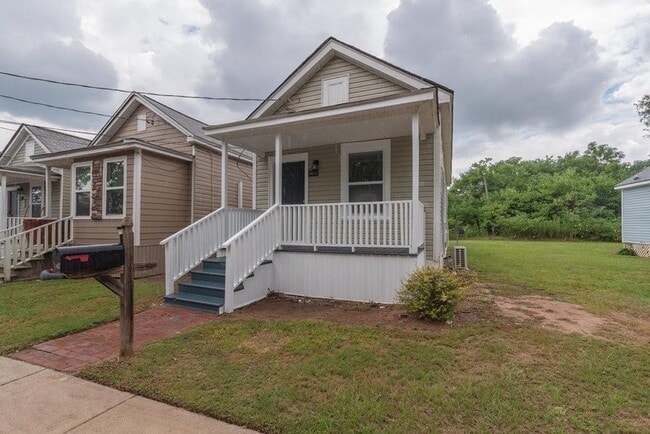 Primary Photo - 1412 Maple St