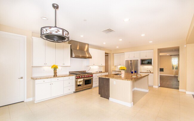 Building Photo - Spacious Home in Great Olde Carlsbad Locat...