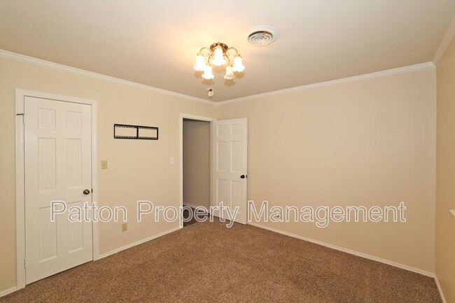 Building Photo - 21 Edgewood Ln