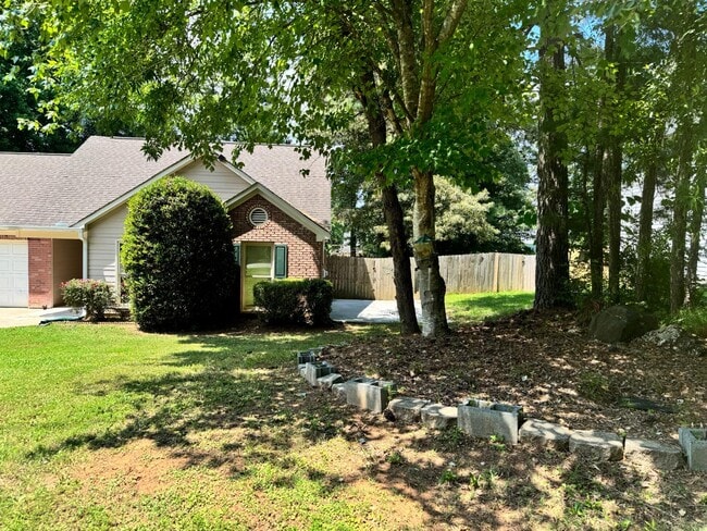 Building Photo - 4262 Apache Dr SE