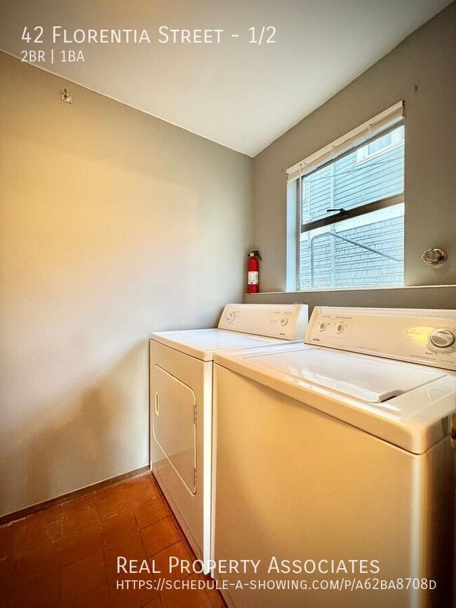 Building Photo - Charming 2-Bedroom, 1-Bath Unit for Rent i...