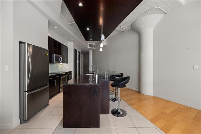 Building Photo - 2600 W 7th St