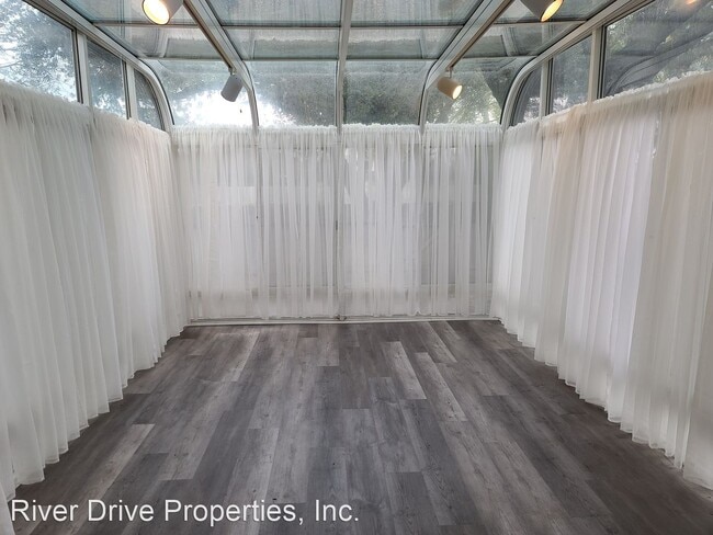 Building Photo - 4 br, 2.5 bath House - 3355 San Fernando C...