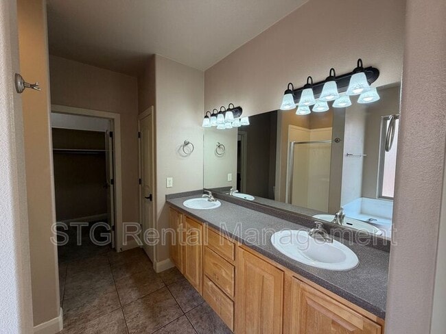 Building Photo - 449 W 500 N