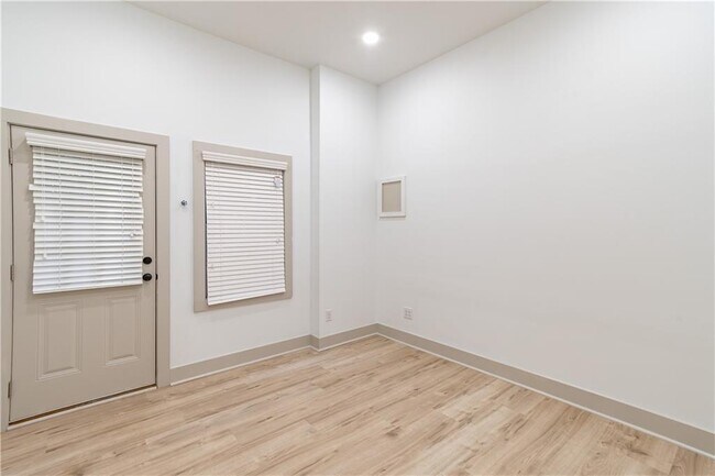 Building Photo - 651 Briarleigh Way