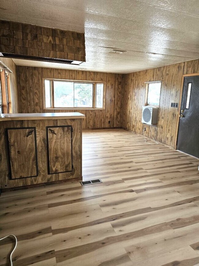 Building Photo - Affordable Mobile Home in El Rio park.