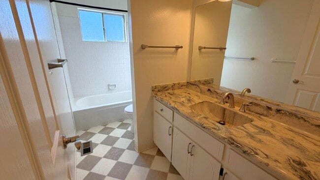 Building Photo - 554 Mt Dell Dr