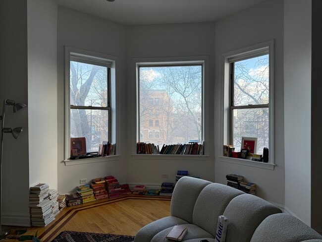 Building Photo - 5014 S King Dr