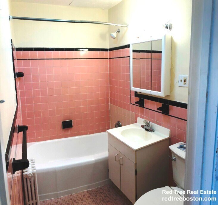 Building Photo - 470 Beacon St