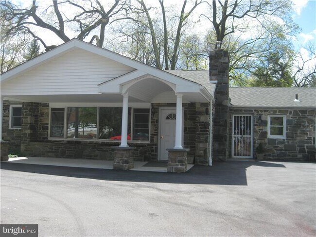 Building Photo - 708 Conestoga Rd