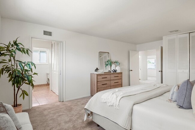 Building Photo - 700 S Yorba St