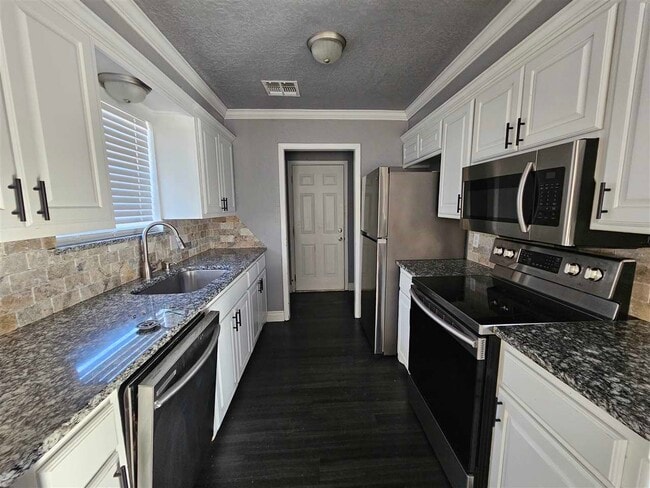 Building Photo - 4621 SE Mieling Dr