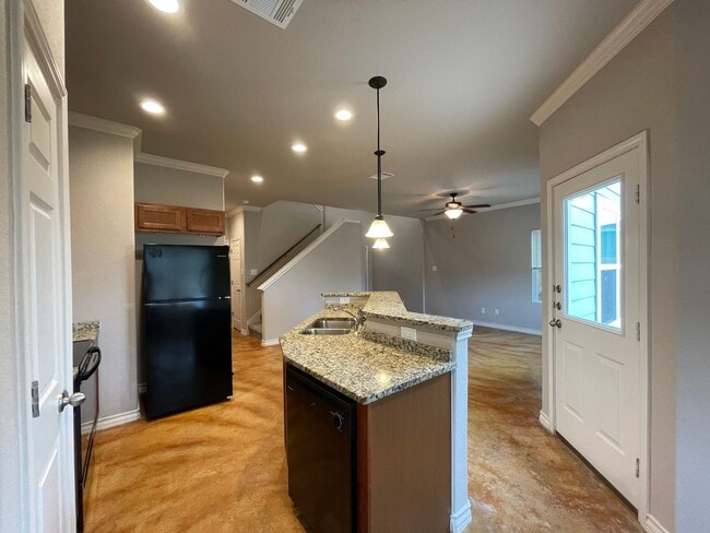 Building Photo - Townhome for rent
