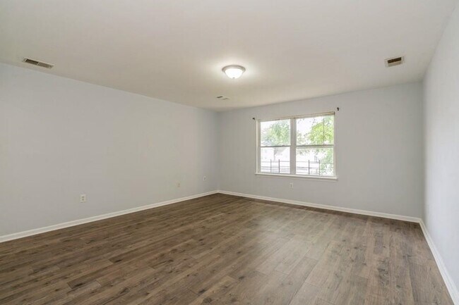 Building Photo - 7 Halleck St