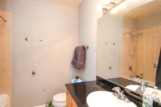 Building Photo - 838 N Racine Ave