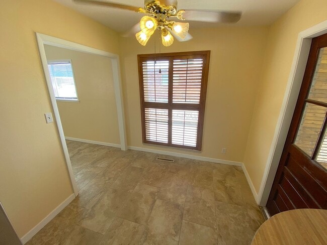 Building Photo - Northeast El Paso 3 Bed Refrig A/C! All Tile Flooring