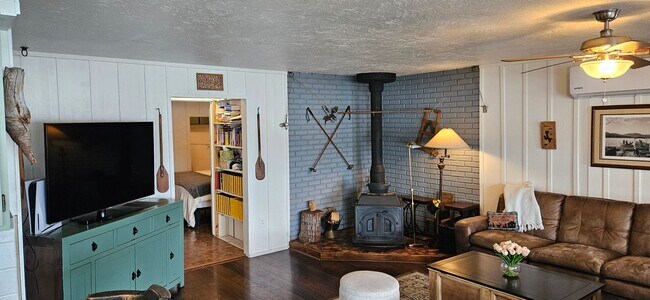 Building Photo - 3 Bed 2 Bath Newman Lake Home on the water with beach, dock and boat slip
