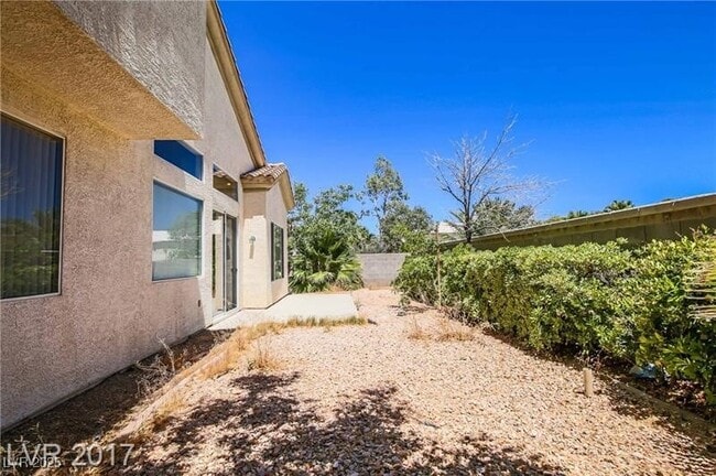 Building Photo - 348 Lakewood Garden Dr
