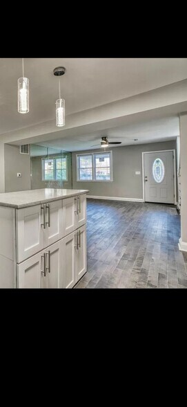 Building Photo - 3637 Dolfield Ave