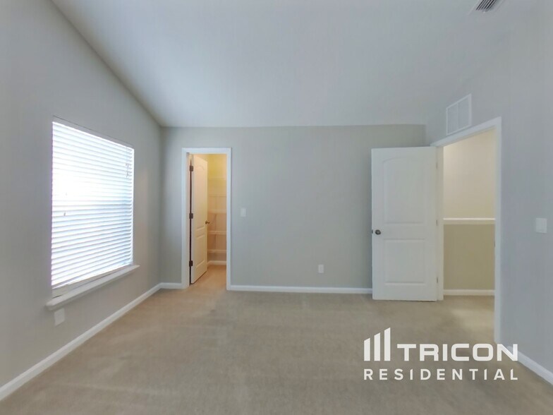 Building Photo - 10818 Birchard Ln