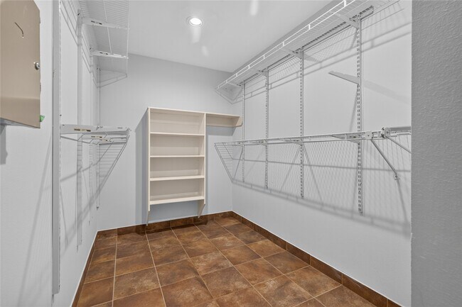 Building Photo - 7206 Glen Rosa Dr