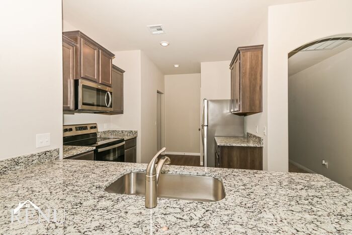 Building Photo - 1705 Burgundy Dr