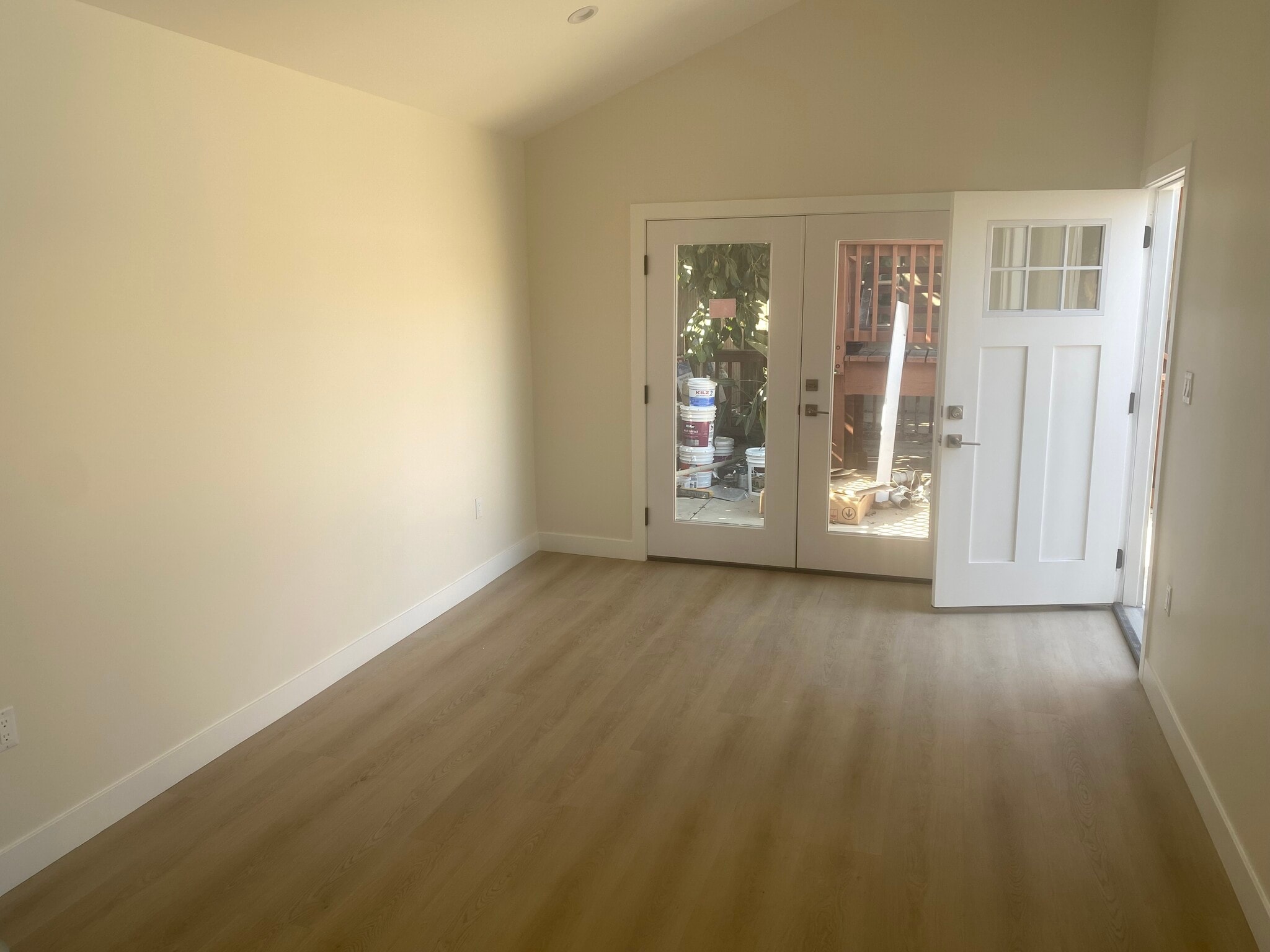 Building Photo - 2916 E 10th St