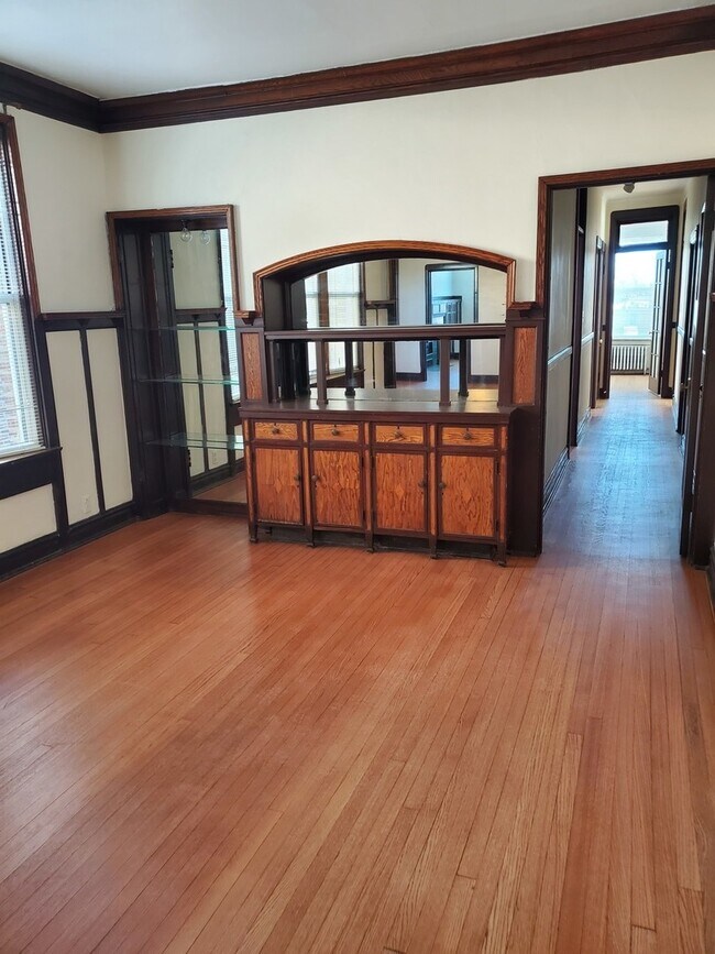 Building Photo - 4751 S Forrestville Ave