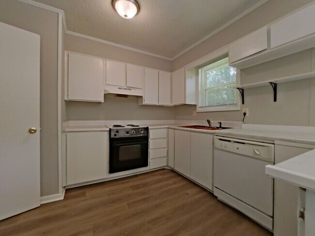 Building Photo - 3 Bedroom Ranch in West Augusta 30907 ZIPCODE