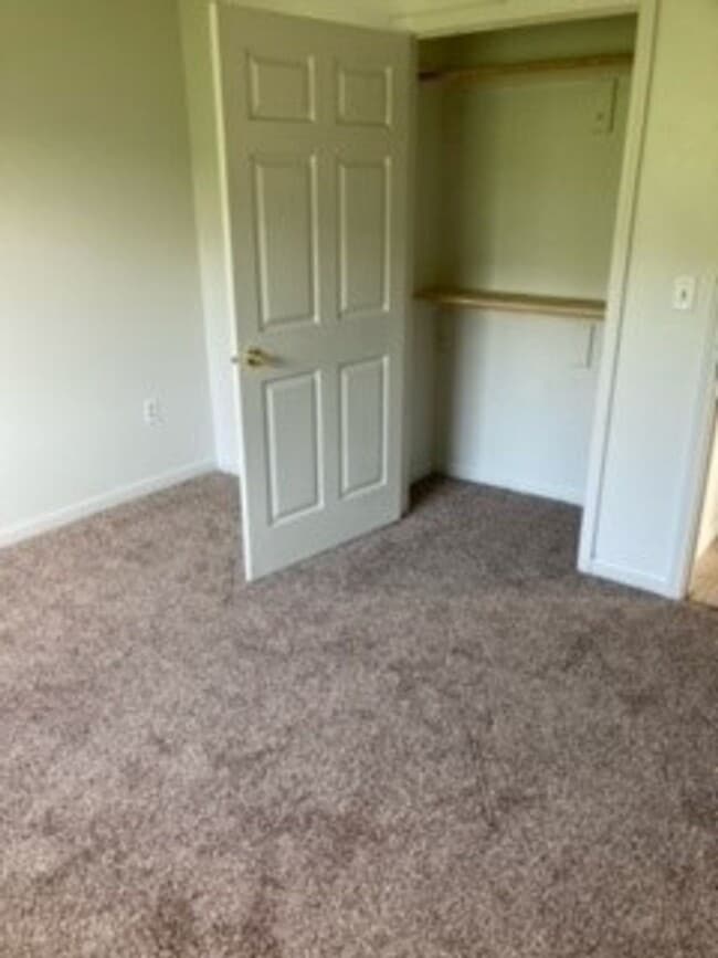 Building Photo - 3 Bedroom, Single-story Townhomes for rent...