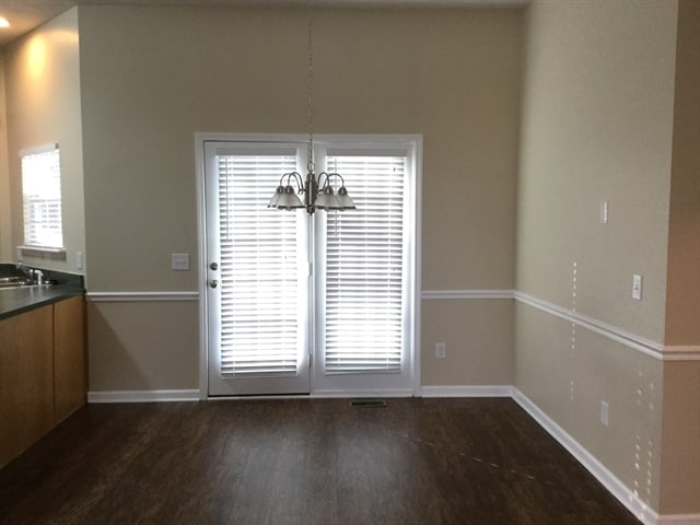 Building Photo - 121 Luna Ln