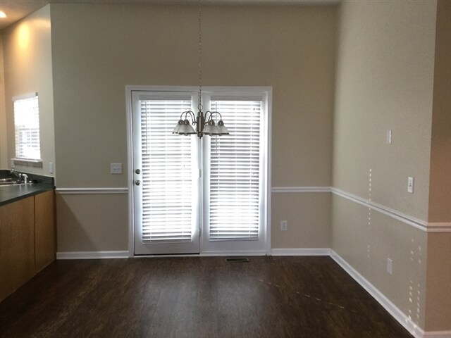 Building Photo - 121 Luna Lane